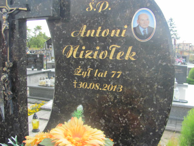 Antoni Niziołek 1936 Trześń - Grobonet - Wyszukiwarka osób pochowanych